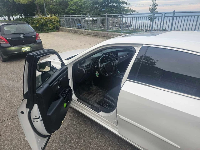 2021 Lexus Es, 72 000 km, dovoz Kanada — foto 2 z 5