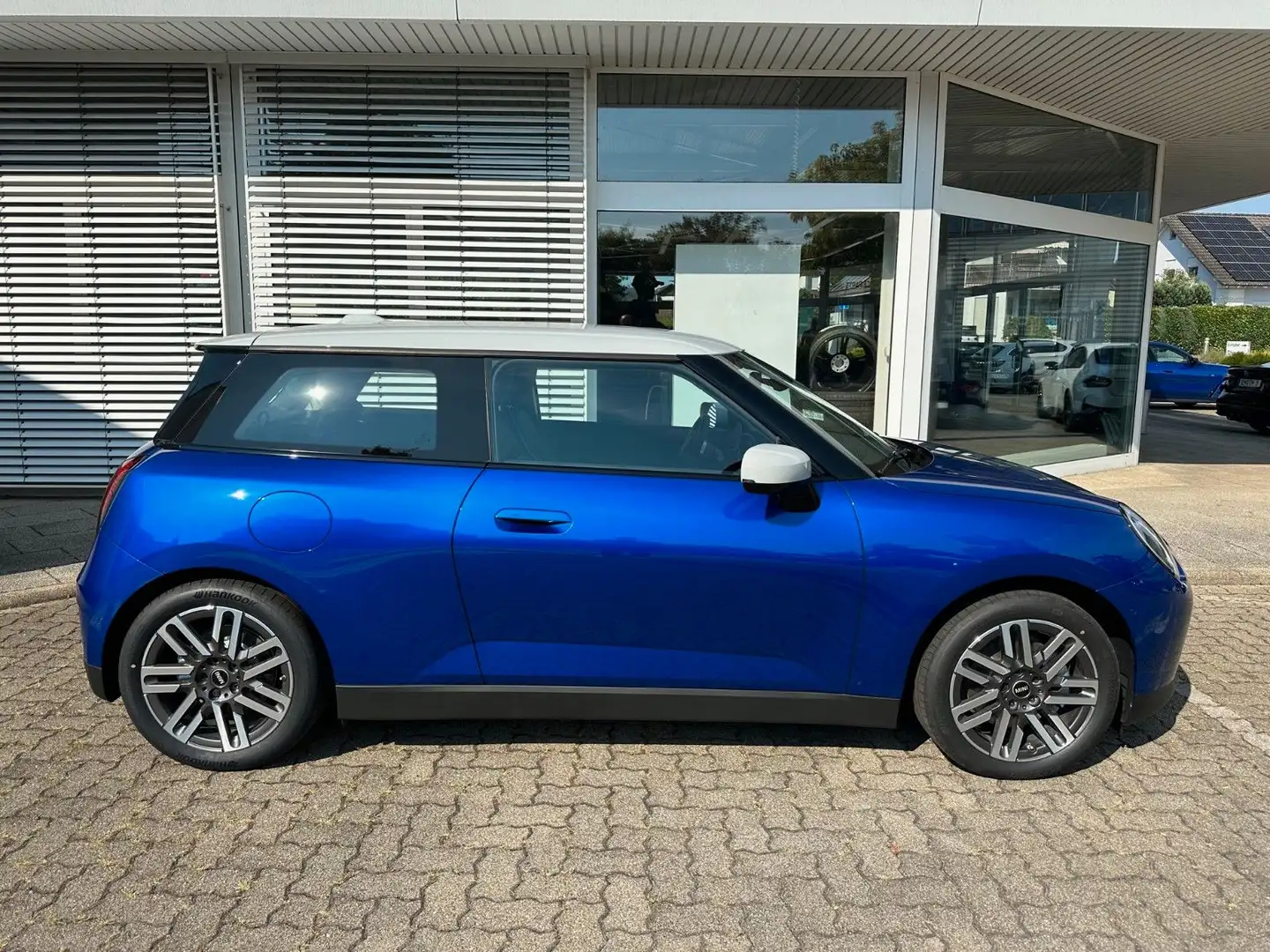 2024 MINI Cooper, 9 900 km, Německo — foto 2 z 12