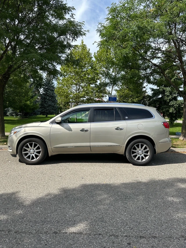 2017 Buick Enclave, béžová, 108 388 km, dovoz Kanada — foto 2 z 5