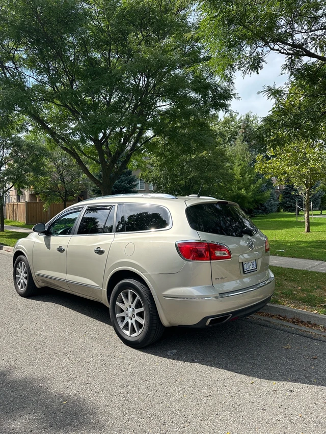 2017 Buick Enclave, béžová, 108 388 km, dovoz Kanada — foto 3 z 5