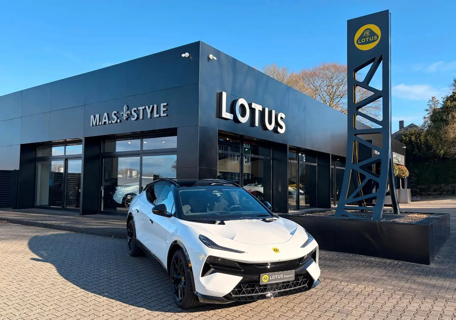 2026 Lotus Eletre, 9 950 km, Německo — foto 1