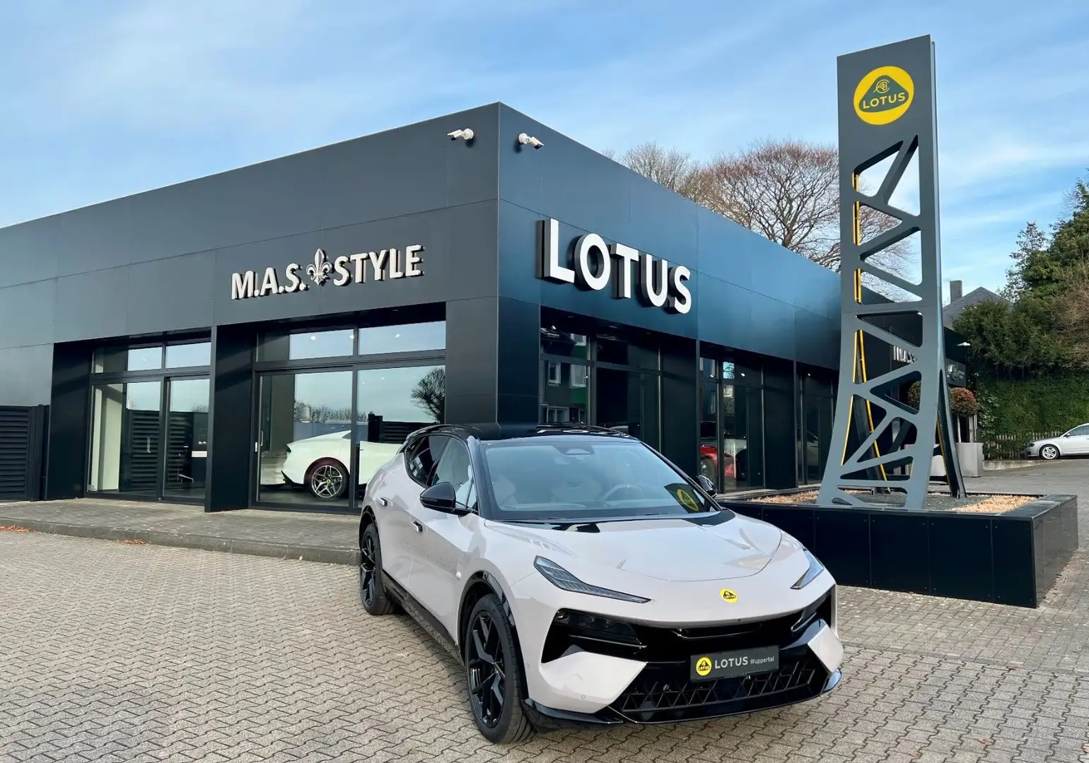 2026 Lotus Eletre, 8 950 km, Německo — foto 1