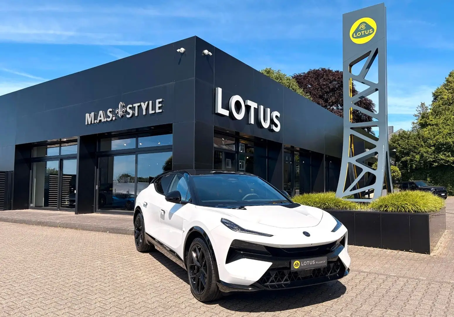 2026 Lotus Eletre, 8 950 km, Německo — foto 1