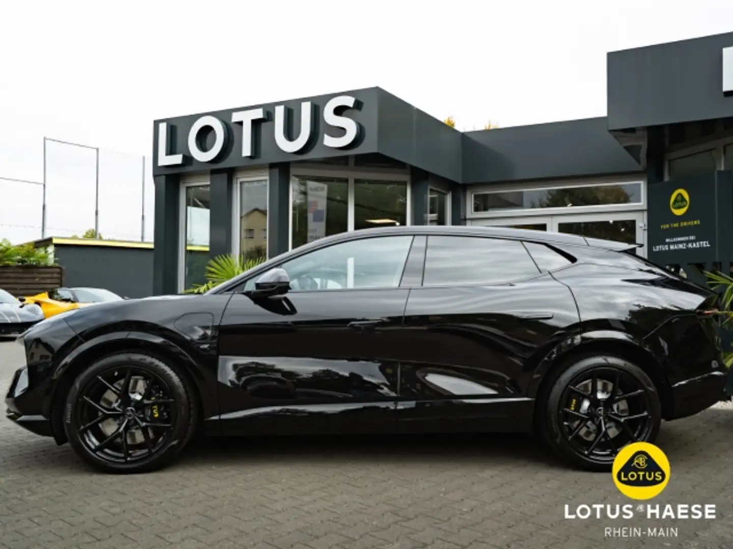 2026 Lotus Eletre, 3 500 km, Německo — foto 2 z 12