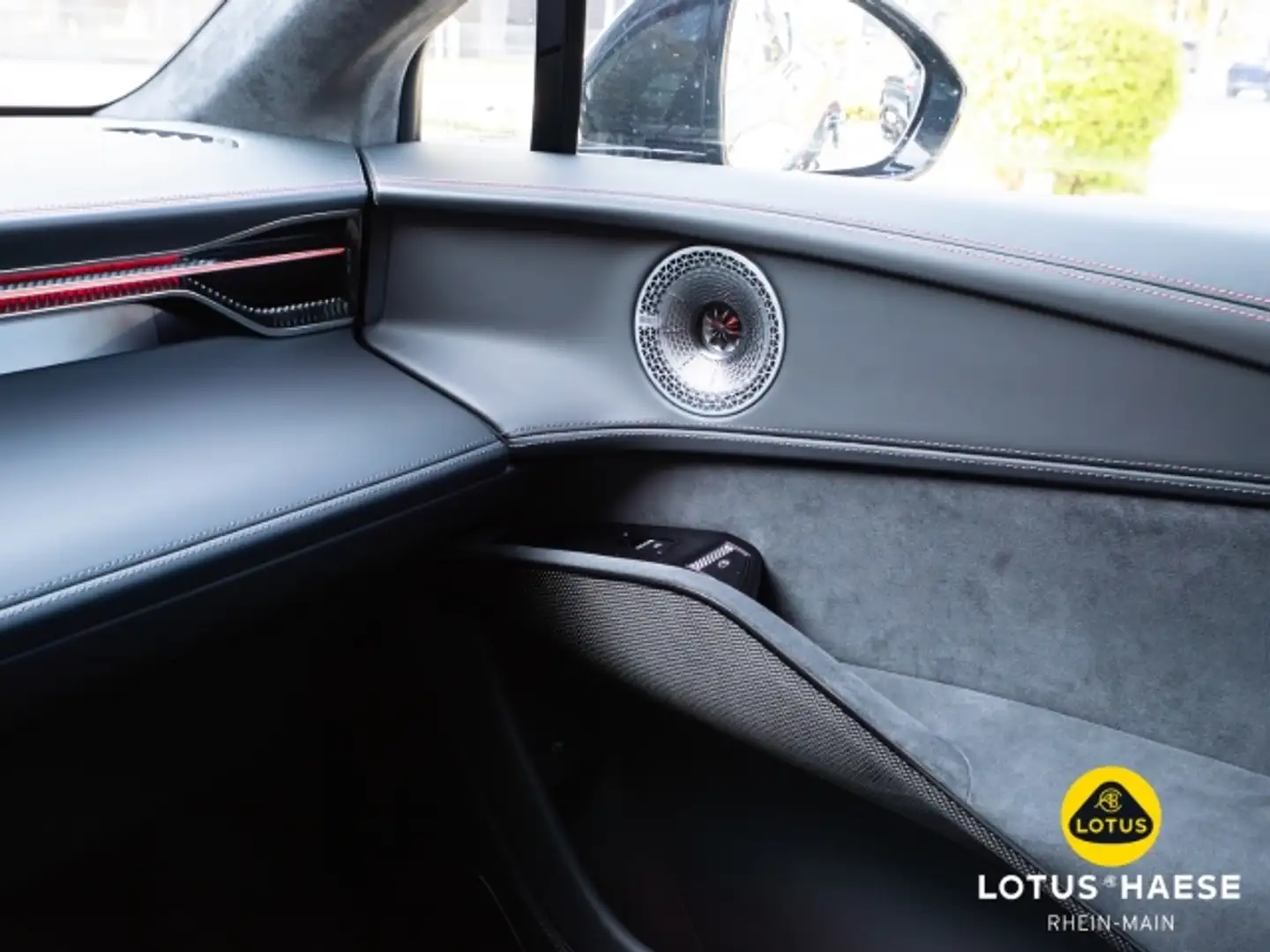 2026 Lotus Eletre, 3 500 km, Německo — foto 9 z 12