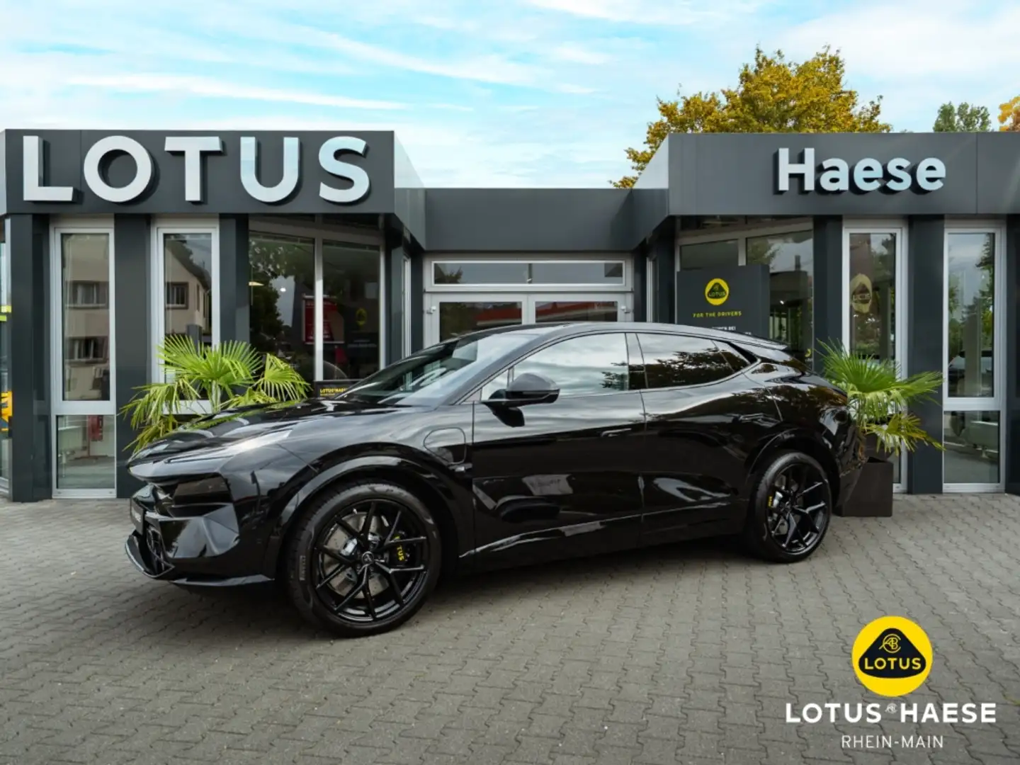 2025 Lotus Eletre, černá, 11 350 km, Německo — foto 1