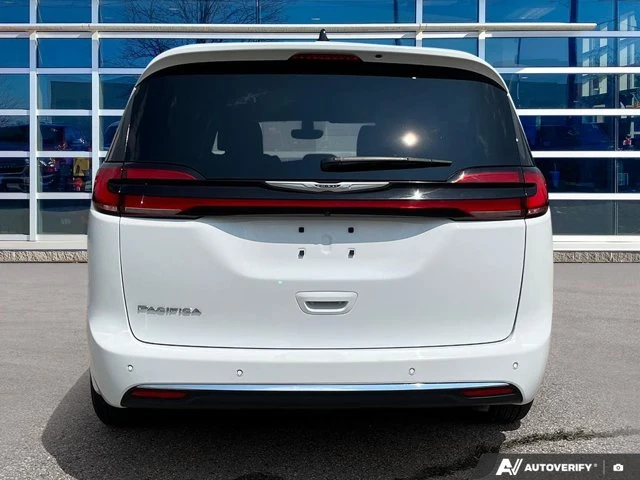 2025 Chrysler Pacifica Select, bílá, 28 263 km, dovoz Kanada — foto 5 z 20
