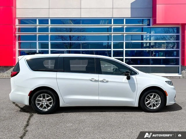 2025 Chrysler Pacifica Select, bílá, 28 263 km, dovoz Kanada — foto 7 z 20