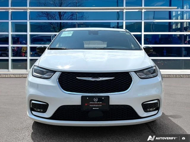 2025 Chrysler Pacifica Select, bílá, 28 263 km, dovoz Kanada — foto 9 z 20