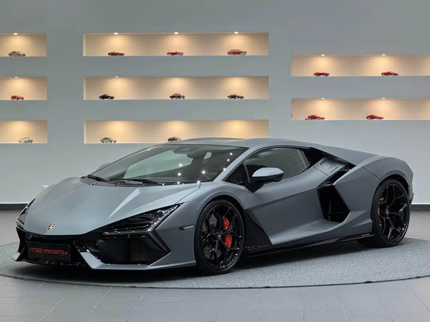 2025 Lamborghini Revuelto, 1 500 km, Rakousko — foto 1