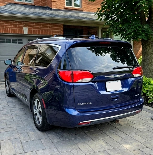 2017 Chrysler Pacifica, 310 000 km, dovoz Kanada — foto 2 z 5