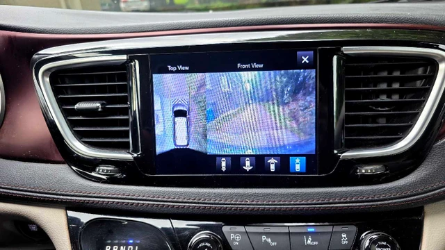2017 Chrysler Pacifica, 310 000 km, dovoz Kanada — foto 4 z 5