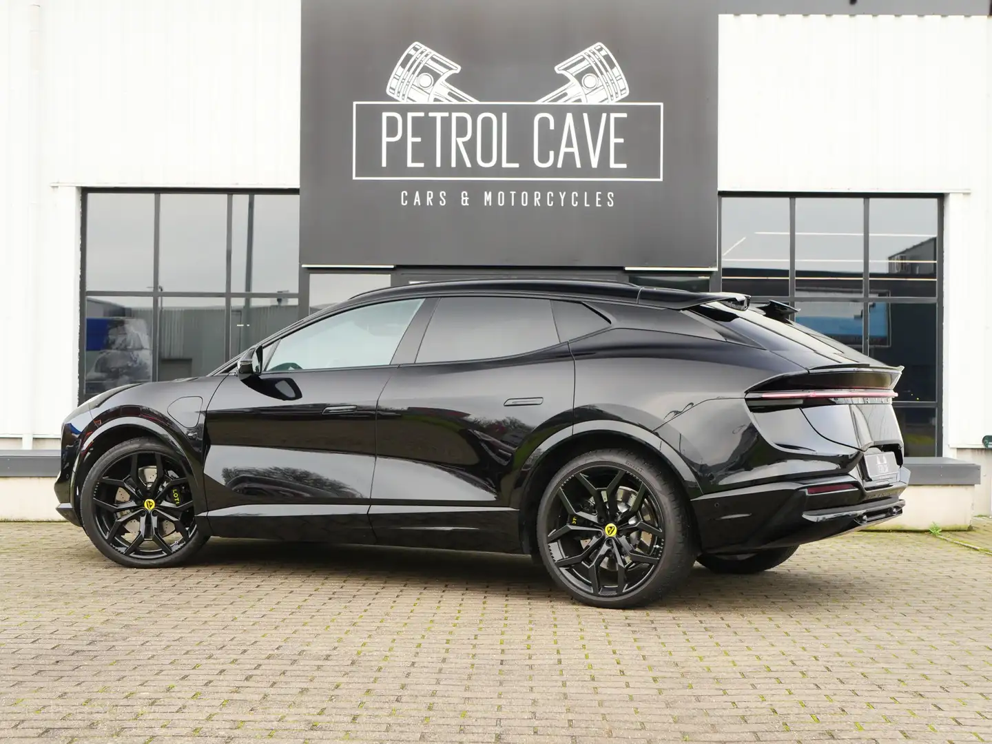 2023 Lotus Eletre, 5 500 km, Belgie — foto 3 z 12