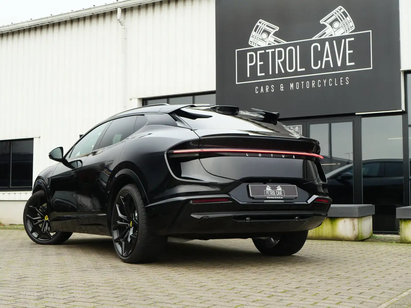 2023 Lotus Eletre, 5 500 km, Belgie — foto 5 z 12
