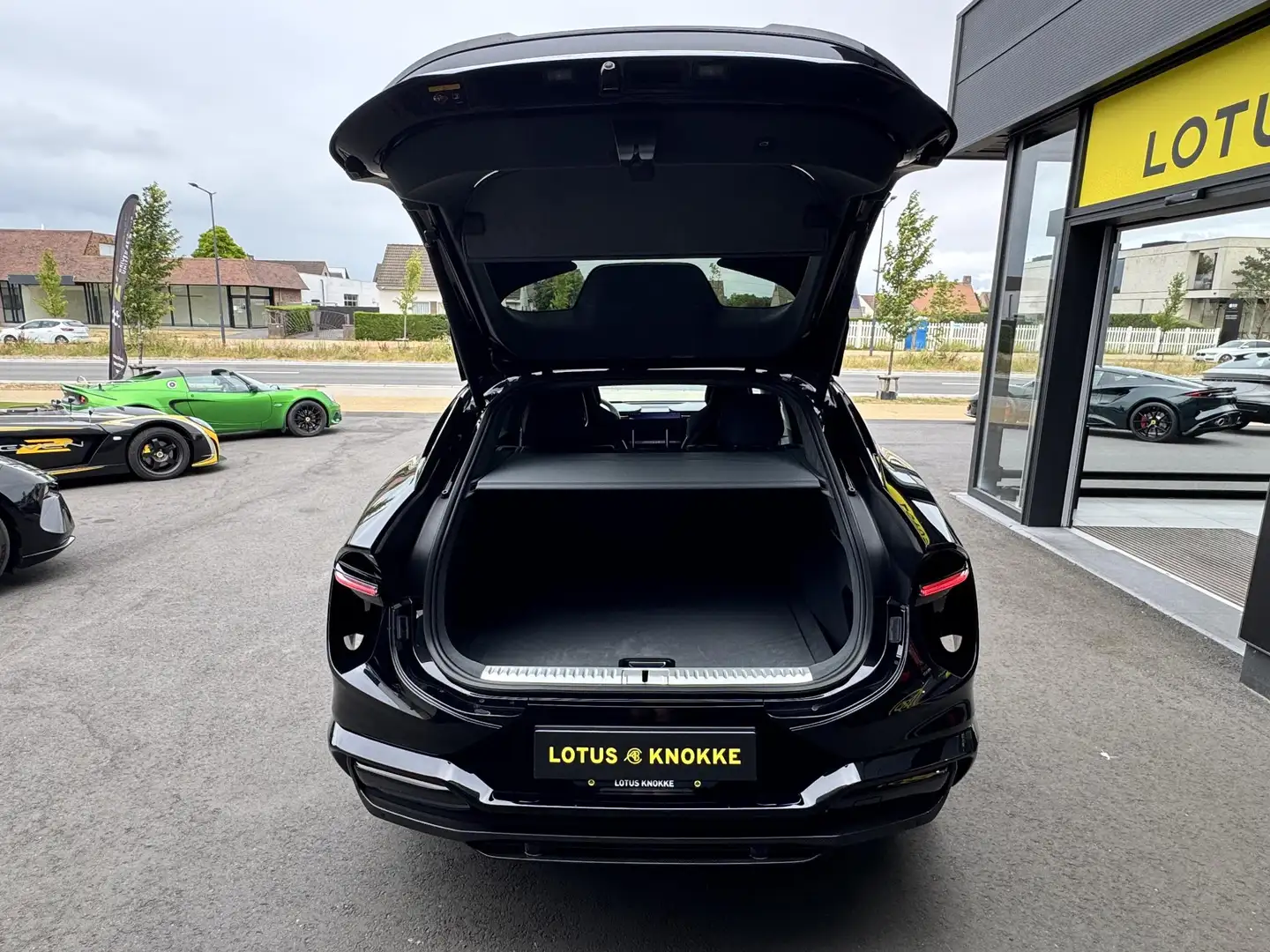 2026 Lotus Eletre, 11 km, Belgie — foto 6 z 12