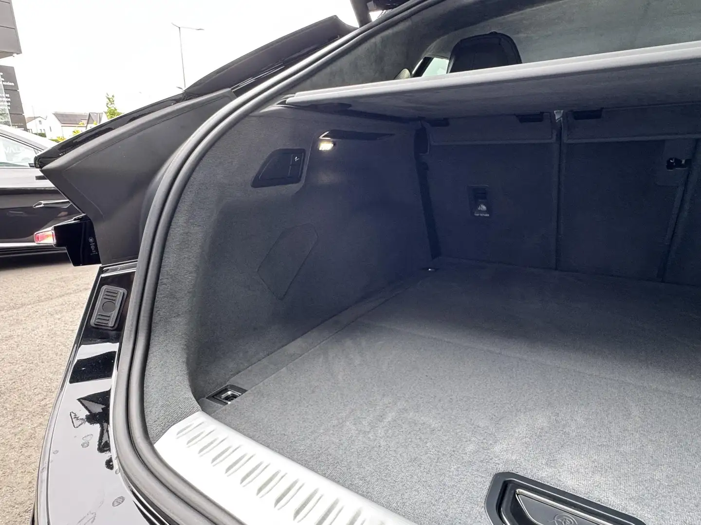2026 Lotus Eletre, 11 km, Belgie — foto 7 z 12