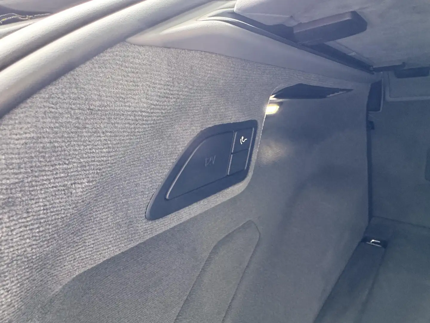 2026 Lotus Eletre, 11 km, Belgie — foto 8 z 12