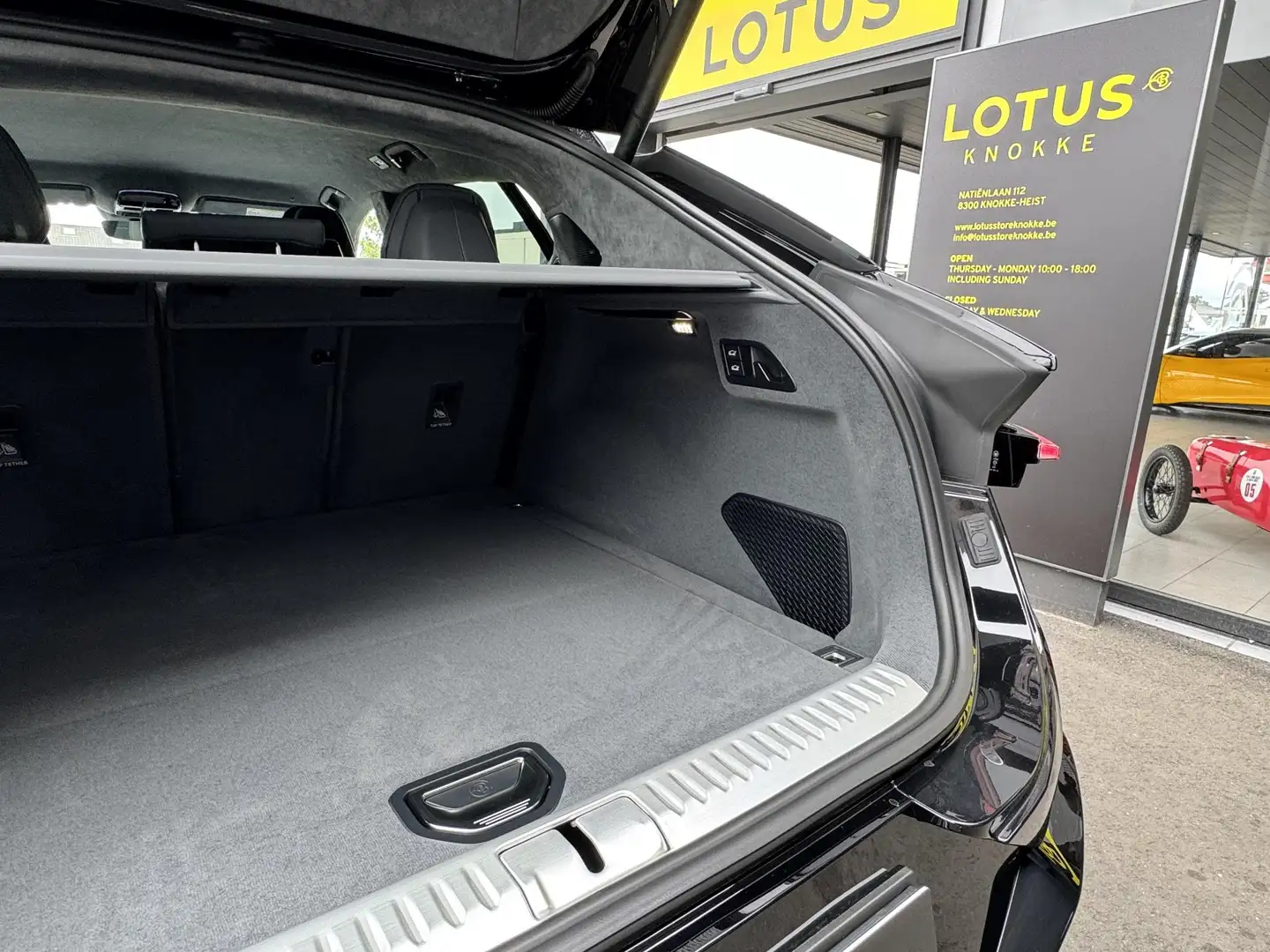 2026 Lotus Eletre, 11 km, Belgie — foto 9 z 12