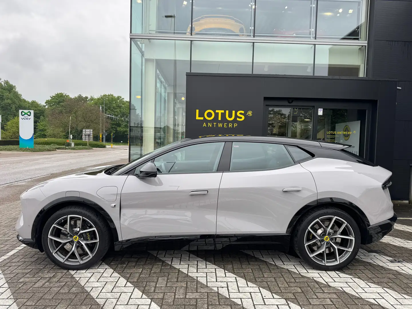 2023 Lotus Eletre, šedá, 52 556 km, Belgie — foto 1