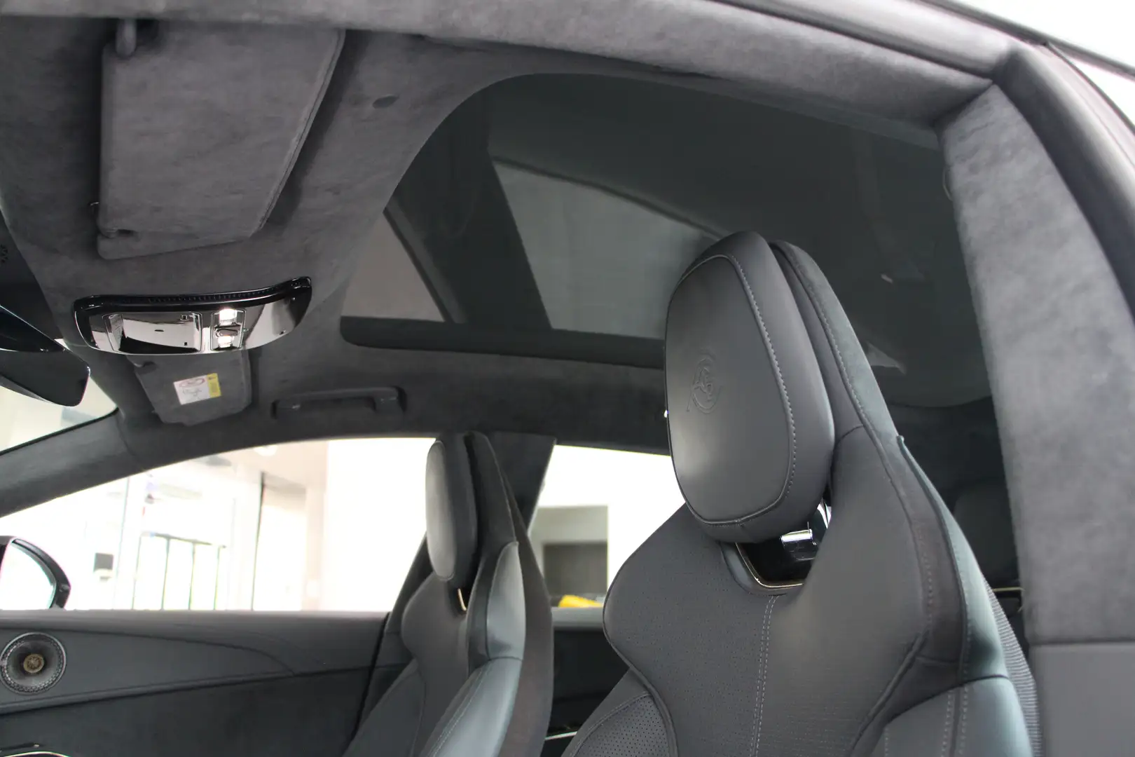 2023 Lotus Eletre, 22 000 km, Francie — foto 12 z 12