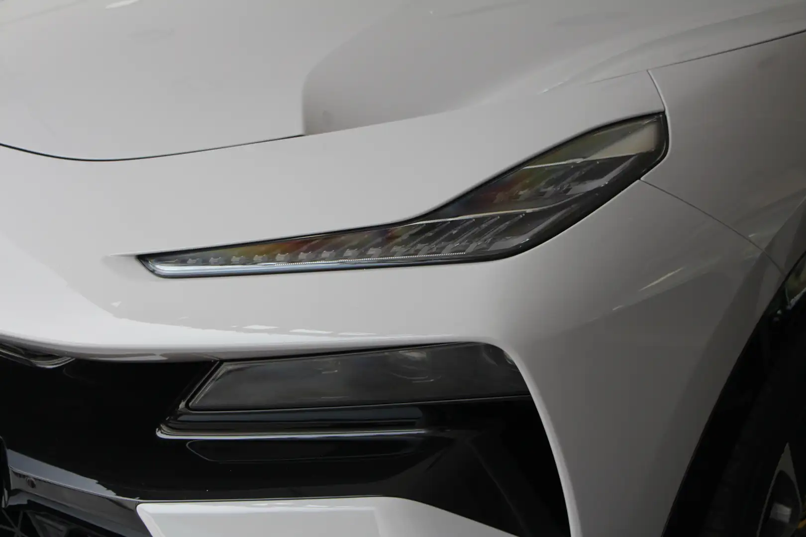 2023 Lotus Eletre, 22 000 km, Francie — foto 3 z 12