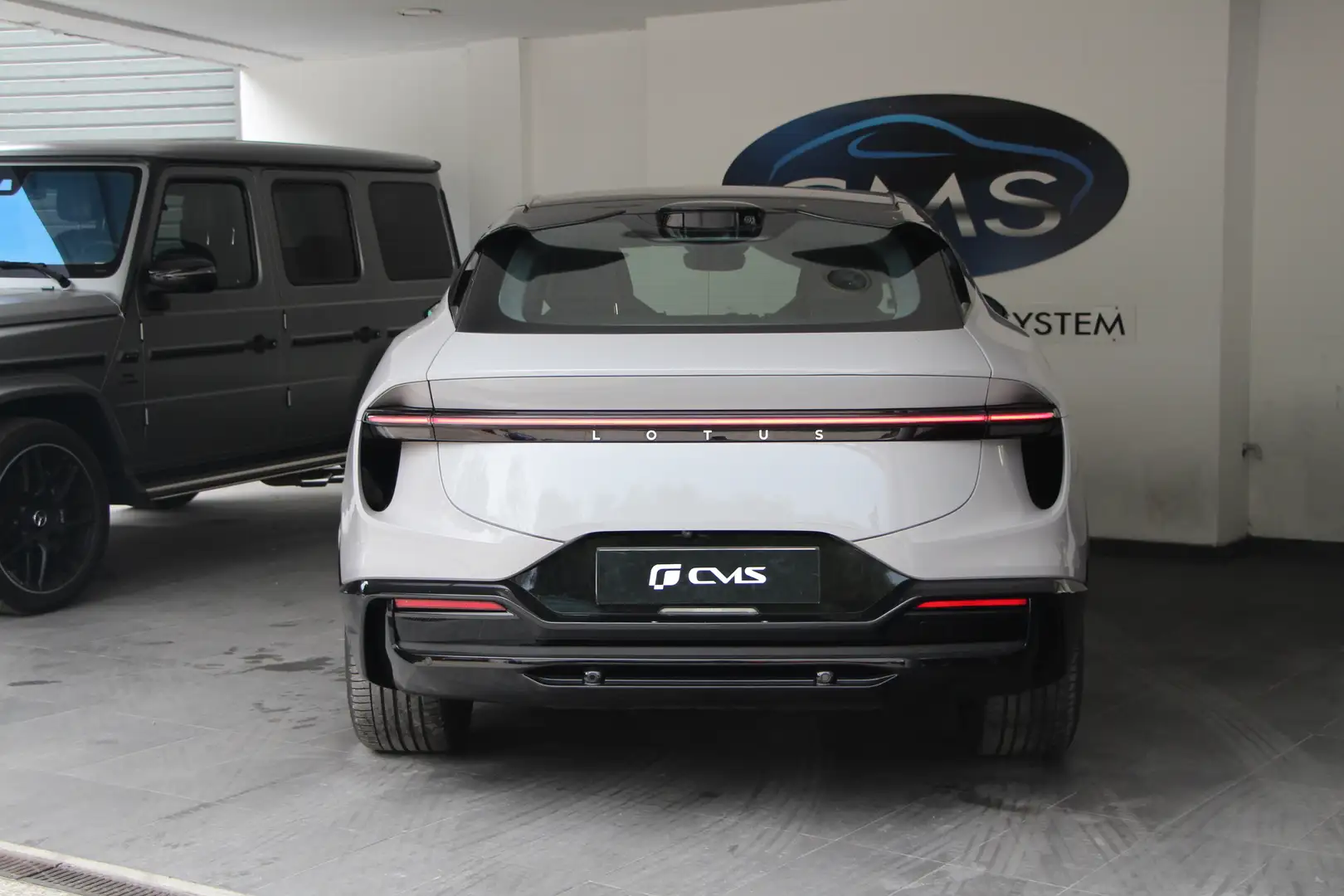2023 Lotus Eletre, 22 000 km, Francie — foto 6 z 12