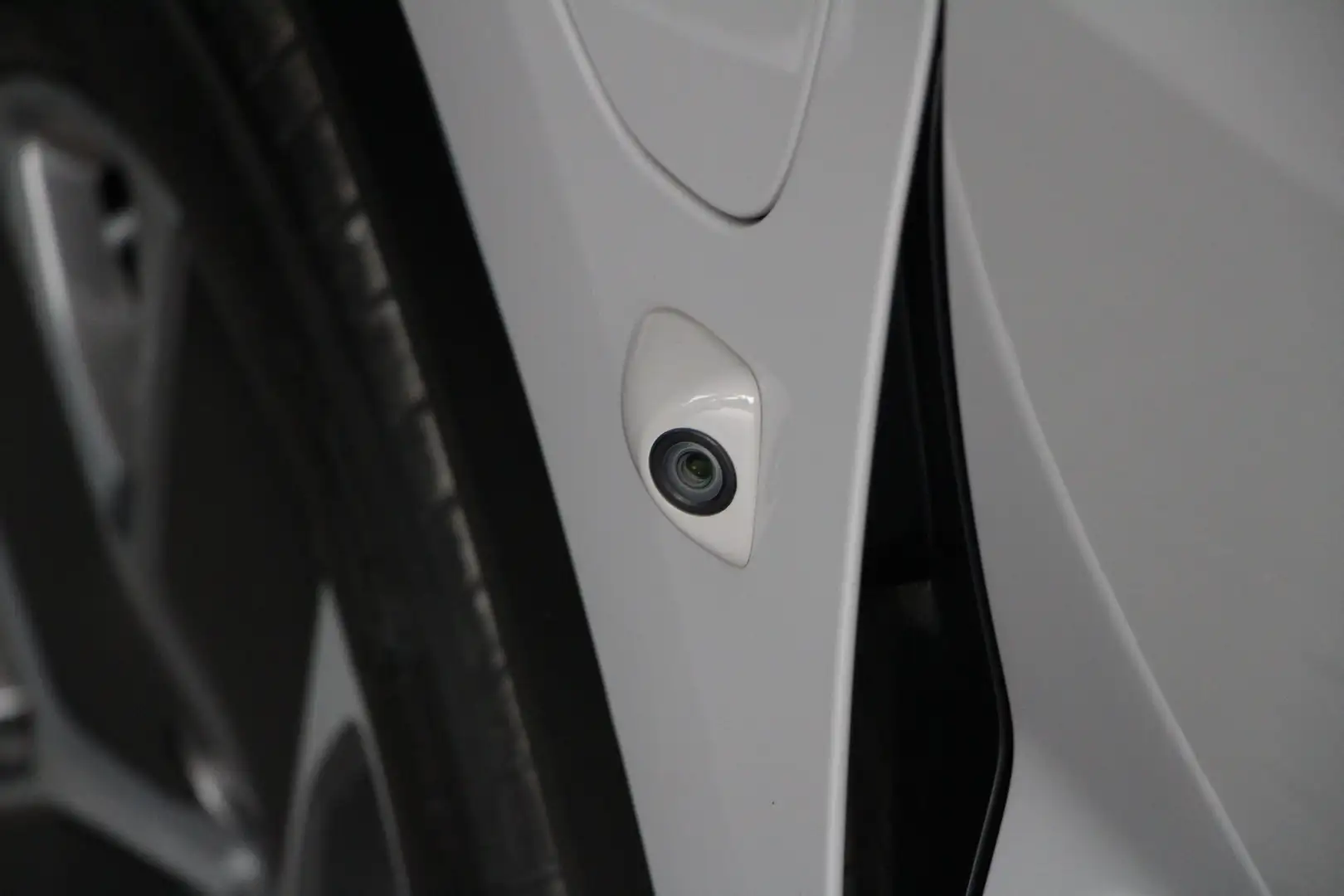 2023 Lotus Eletre, 22 000 km, Francie — foto 8 z 12