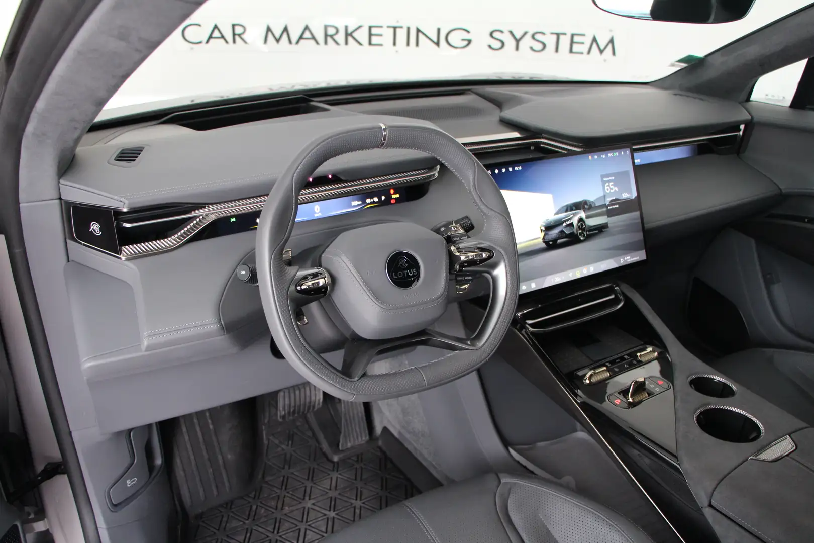 2023 Lotus Eletre, 22 000 km, Francie — foto 9 z 12