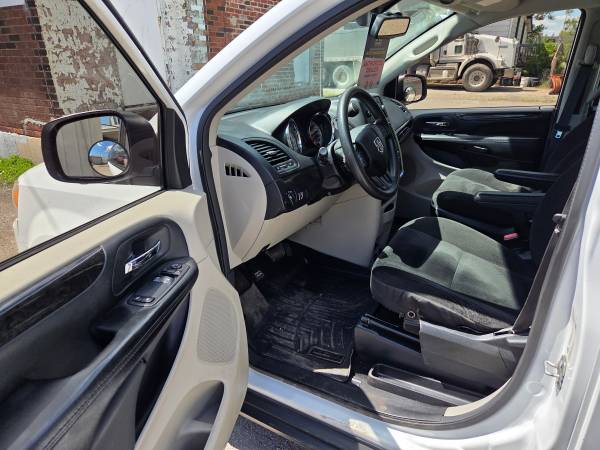2018 Dodge, dovoz Kanada — foto 11 z 12