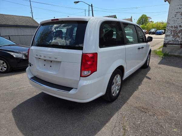 2018 Dodge, dovoz Kanada — foto 5 z 12