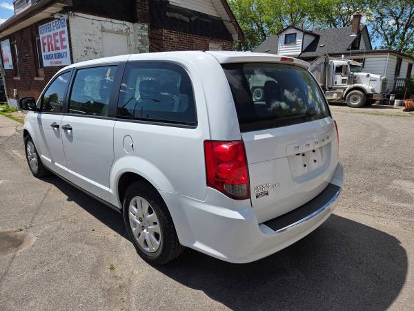 2018 Dodge, dovoz Kanada — foto 8 z 12