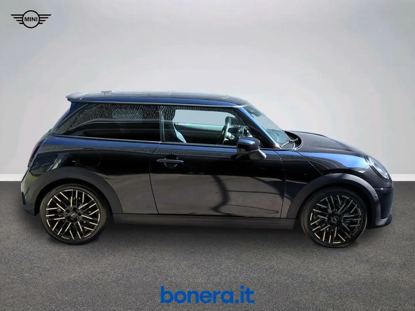 2024 MINI Cooper, 5 733 km, Itálie — foto 5 z 10