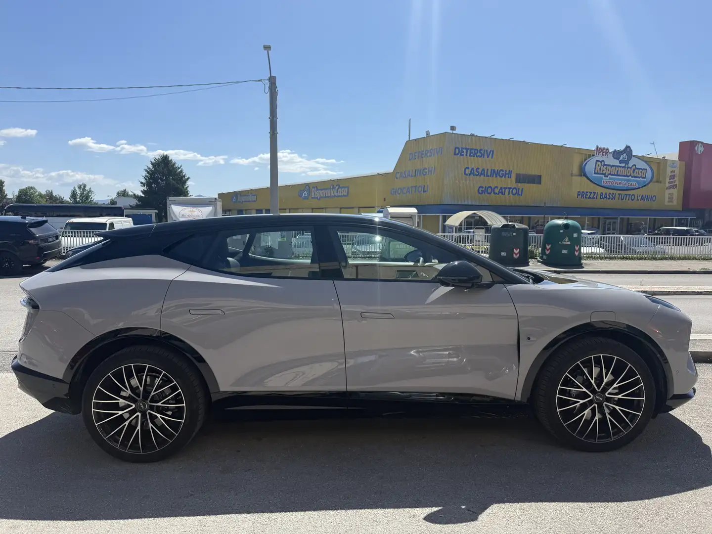 2025 Lotus Eletre, 33 000 km, Itálie — foto 1