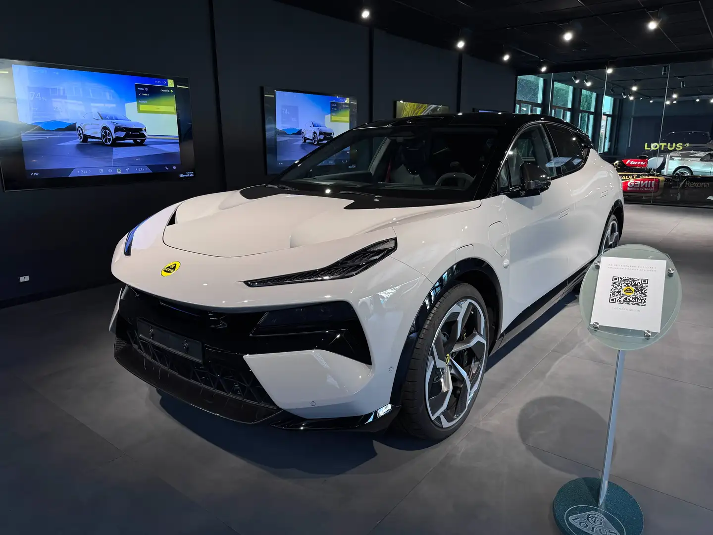 2026 Lotus Eletre, 1 km, Itálie — foto 2 z 12