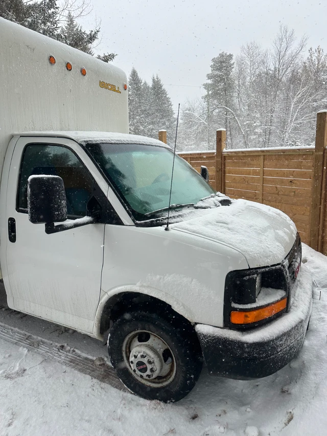 2014 GMC Othrmdl, bílá, 181 178 km, dovoz Kanada — foto 3 z 5