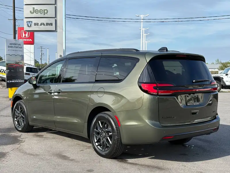2027 Chrysler Pacifica, zelená, 22 km, dovoz Kanada — foto 2 z 12