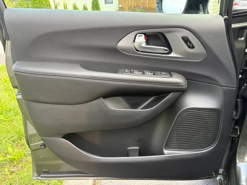 2027 Chrysler Pacifica, zelená, 22 km, dovoz Kanada — foto 6 z 12