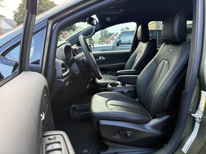 2027 Chrysler Pacifica, zelená, 22 km, dovoz Kanada — foto 7 z 12