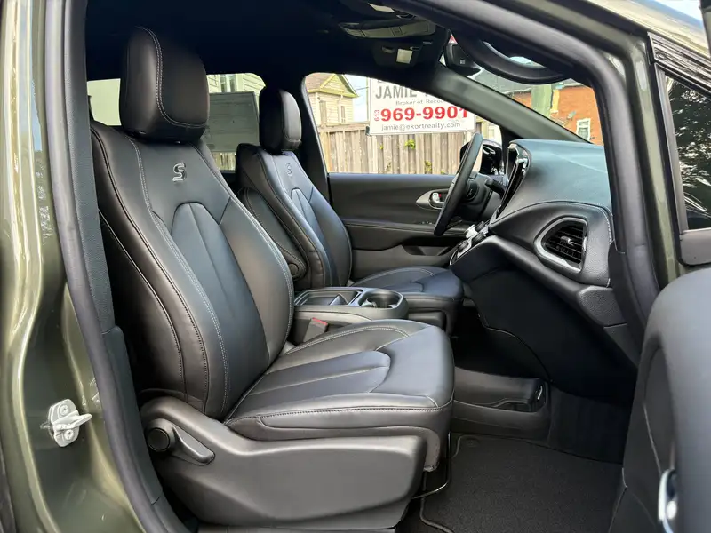 2027 Chrysler Pacifica, zelená, 22 km, dovoz Kanada — foto 8 z 12