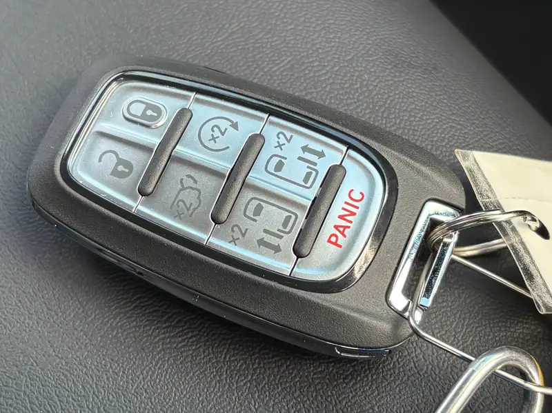 2027 Chrysler Pacifica, zelená, 22 km, dovoz Kanada — foto 9 z 12