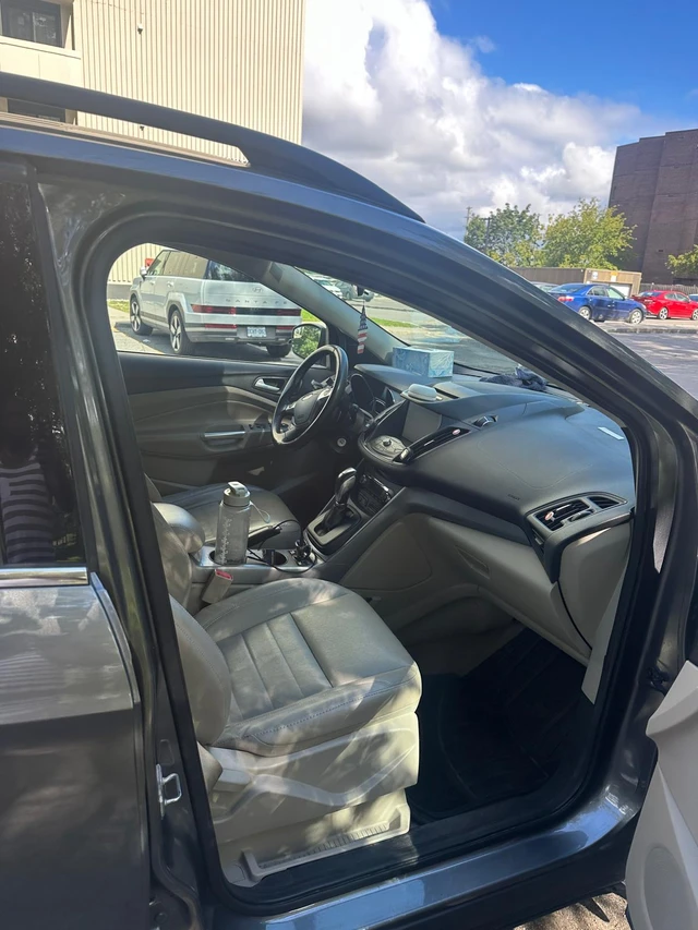 2014 Ford Escape, šedá, 188 249 km, dovoz Kanada — foto 4 z 5
