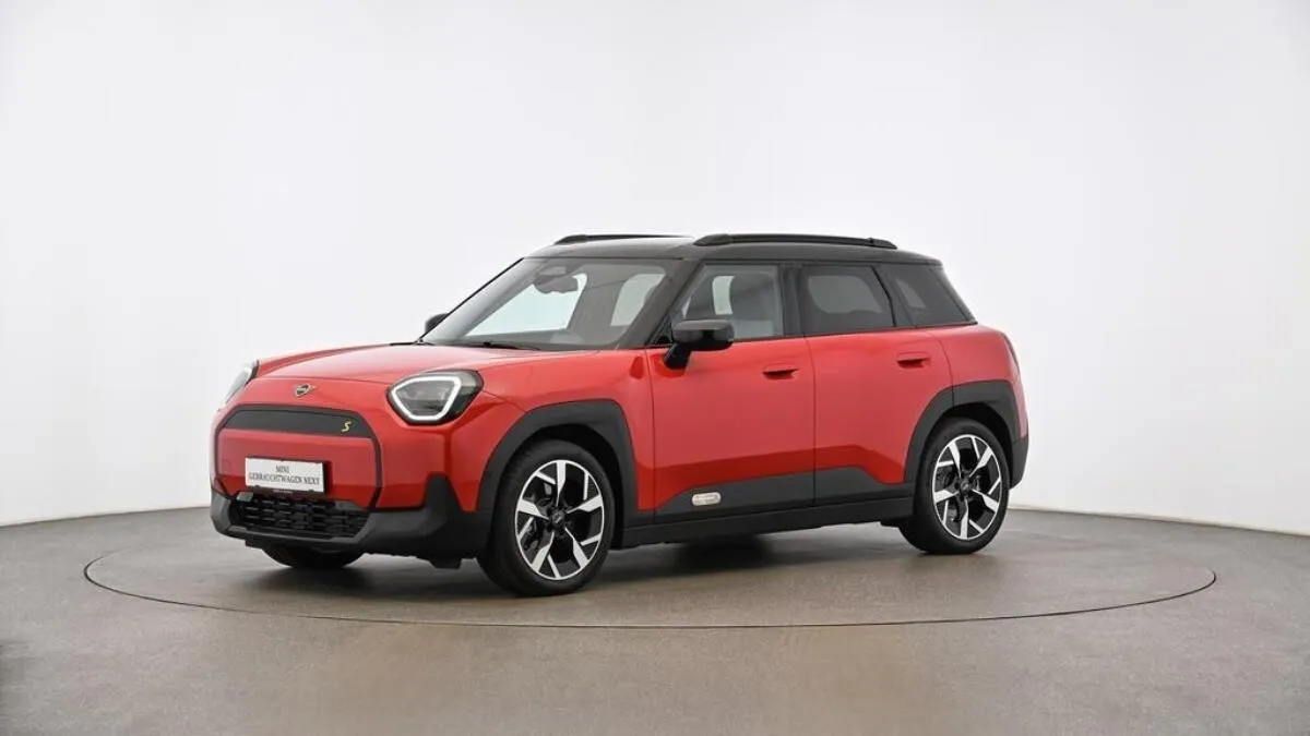 2026 MINI Aceman, 9 989 km, Rakousko — foto 2 z 3