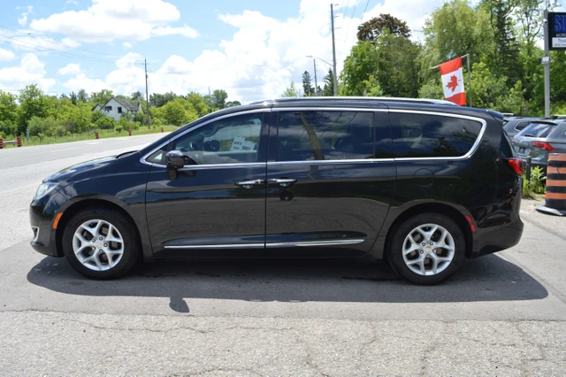 2017 Chrysler Pacifica 4DR WGN, černá, 158 543 km, dovoz Kanada — foto 2 z 20