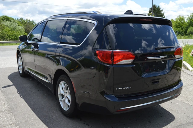 2017 Chrysler Pacifica 4DR WGN, černá, 158 543 km, dovoz Kanada — foto 3 z 20