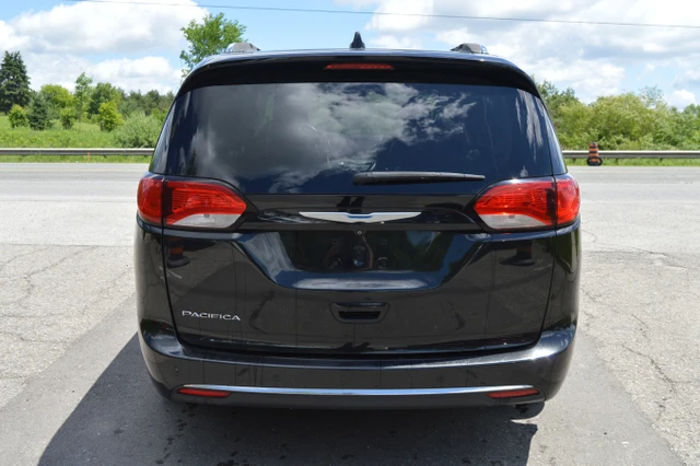 2017 Chrysler Pacifica 4DR WGN, černá, 158 543 km, dovoz Kanada — foto 4 z 20