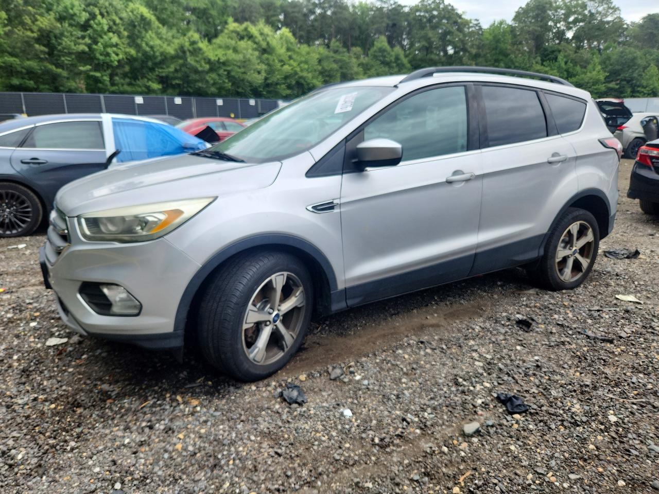 2017 Ford ESCAPE SE, stříbrná, 206 332 km, dovoz USA — foto 1 2017 Ford ESCAPE SE, stříbrná, 206 332 km, dovoz USA — foto 1