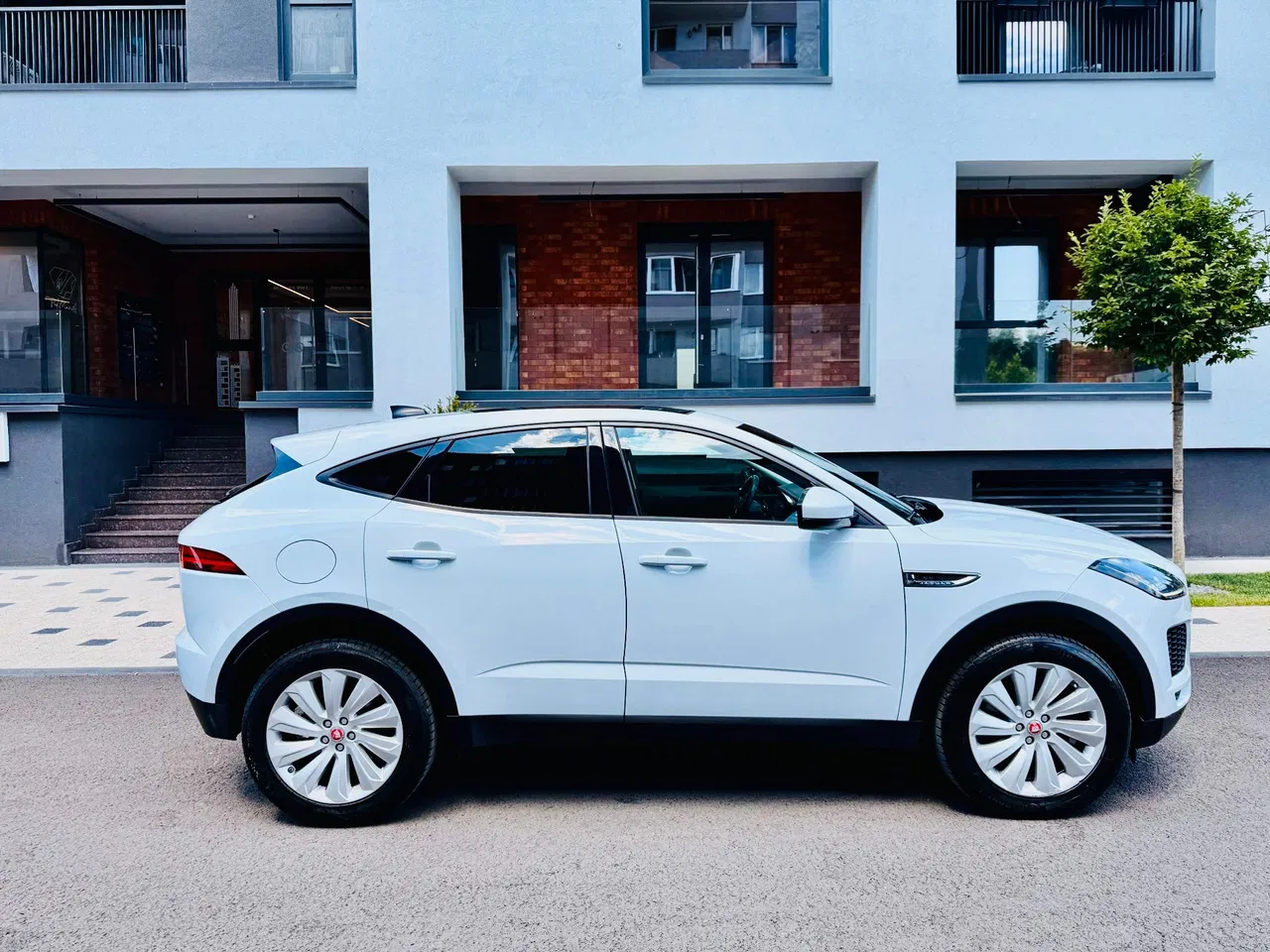 2020 Jaguar E-Pace, 111 540 km, Rumunsko — foto 1