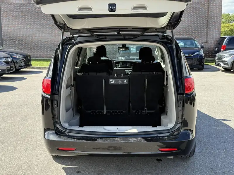 2017 Chrysler Pacifica LX, černá, 43 513 km, dovoz Kanada — foto 5 z 12
