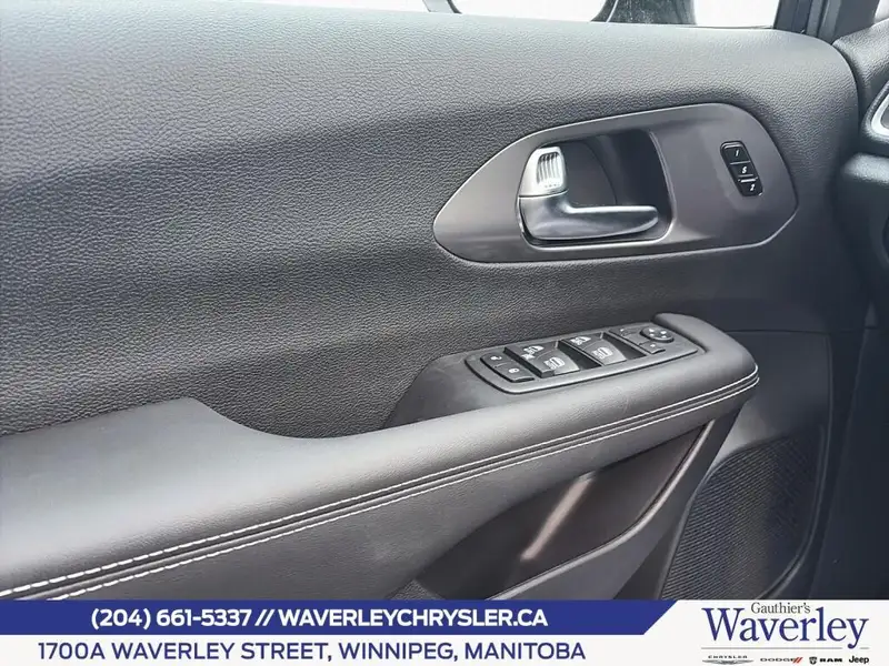 2026 Chrysler Pacifica Select Awd, černá, 12 km, dovoz Kanada — foto 11 z 12