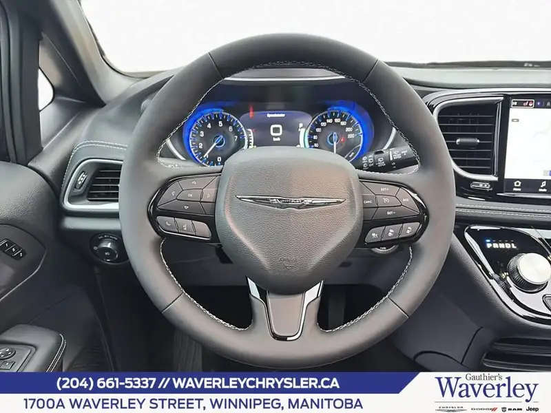 2026 Chrysler Pacifica Select Awd, černá, 12 km, dovoz Kanada — foto 12 z 12
